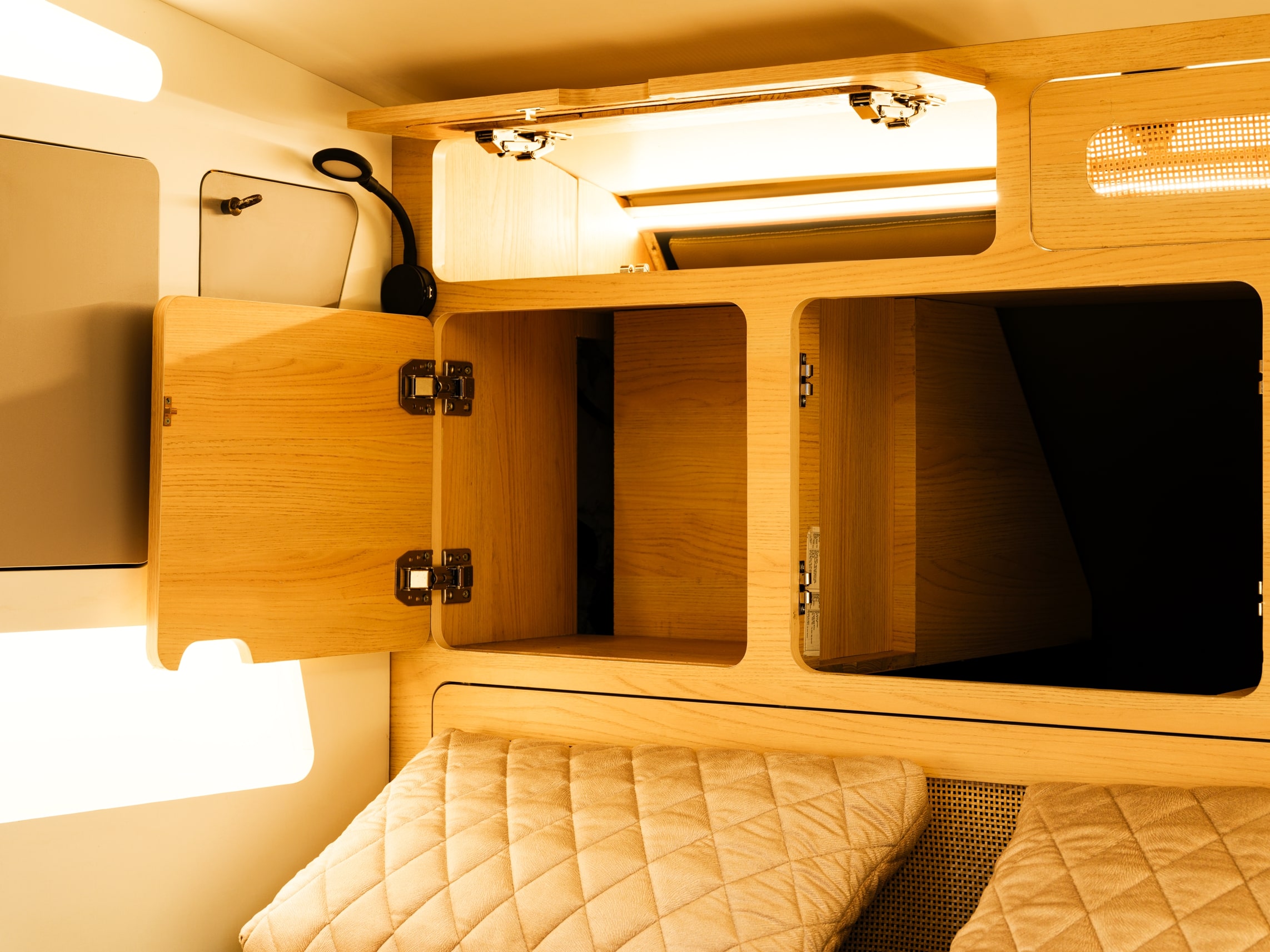 Vitarc Karavan Açık Dolaplar