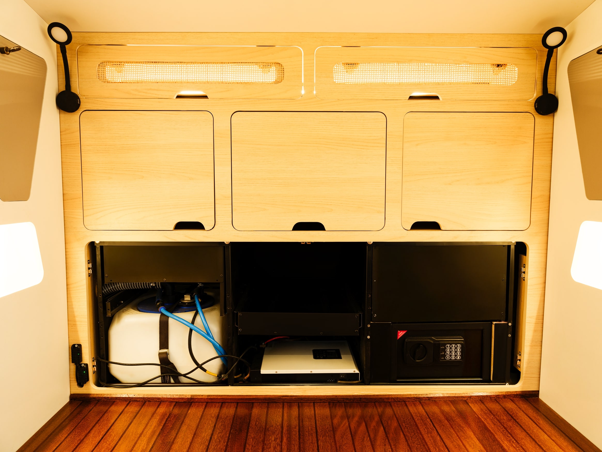 Vitarc Karavan Açık Kapak